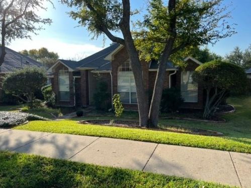 2106 Fawn Ridge Trl, Carrollton TX  75010-4115 exterior