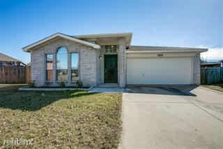 8024 Iris Cir, Fort Worth TX  76137-1254 exterior