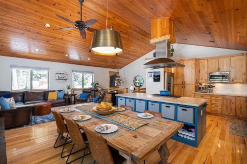 12755 Rainbow Dr, Truckee CA  96161-2645 exterior