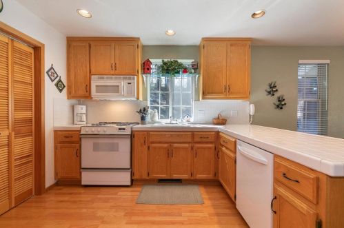 316 Skidder Trl, Truckee CA  96161-3927 exterior
