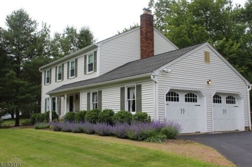 22 Bennington Dr, Roxbury Township, NJ 07836-9730