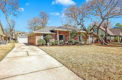 4019 Elderwood Dr, Taylor Lake Village, TX 77586-5002