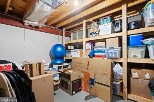 5637 Fort Corloran Dr, Springfield VA  22015-2114 exterior