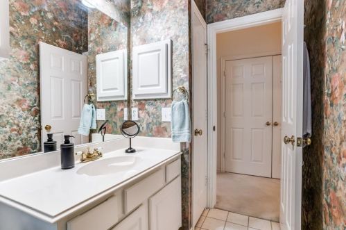 3820 Waterford Dr, Addison TX 75001-7954 exterior