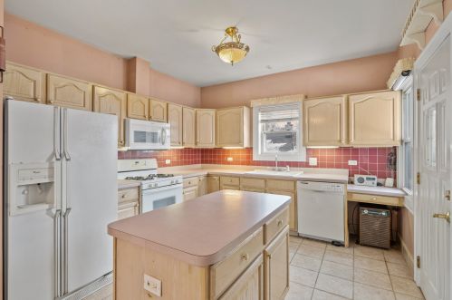 130 Addison Rd, Villa Park, IL 60181-2305