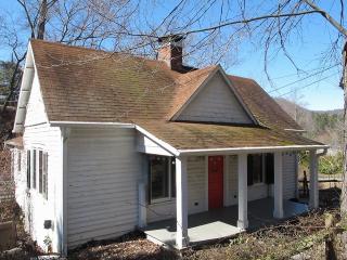 156 Beaverdam Rd, Asheville, NC 28804-2554