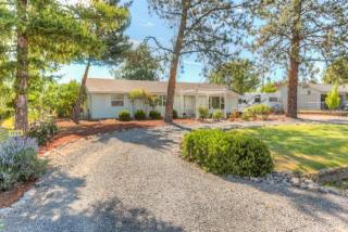 1735 Hull Rd, Medford, OR 97501-9525