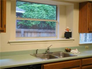 8027 Doe Meadow Dr, Austin TX  78749-2885 exterior