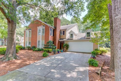 130 Great Oaks Ln, Roswell, GA 30075-2953