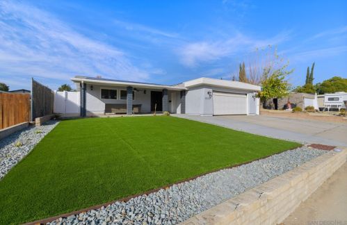 8510 Carlton Oaks Dr, Santee, CA 92071-2211