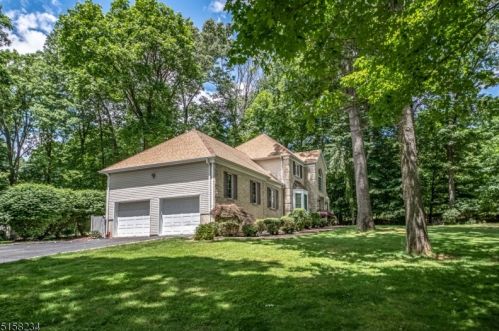 4 Sanford Rd, Mount Olive, NJ 07828-1923