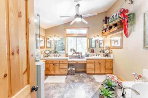 14175 Pathway Ave, Truckee CA  96161-6228 exterior