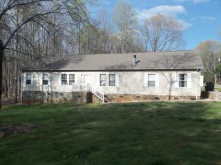 3393 Country Acres Dr, Maiden, NC 28650-9207