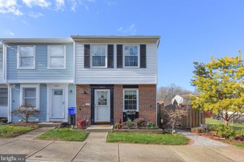 8223 White Stone Ln, Springfield, VA 22153-3835