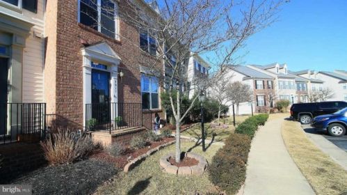 9011 Ribbon Falls Loop, Bristow VA  20136-6134 exterior