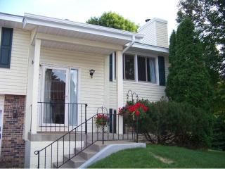 3813 Laurel Ct, Saint Paul, MN 55122-1622