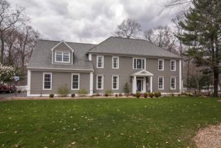 29 Bearhouse Hill Rd, Guilford, CT 06437-4709