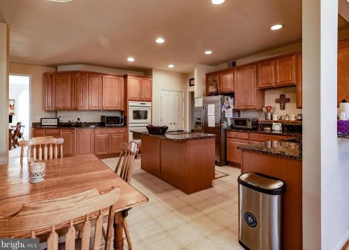 7125 Ayers Mdw Ln, Springfield VA  22150-4915 exterior