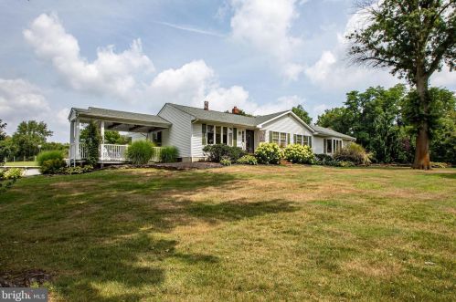 72 Rues Rd, Upper Freehold Township, NJ 08514-1705