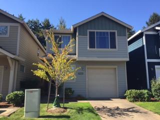 7826 Sporri Ln, Portland, OR 97267-1184