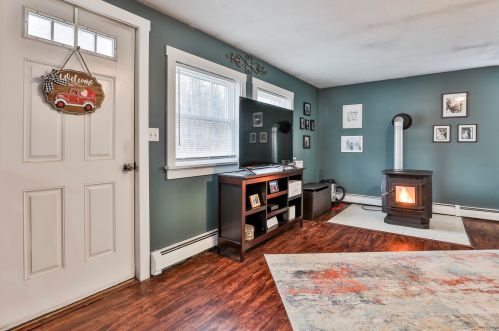 8 Goffstown Back Rd, Goffstown, NH 03045-2639