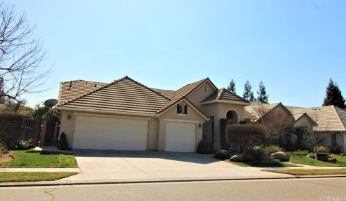 2932 Morris Ave, Clovis, CA 93611-3439