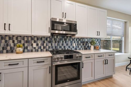 10209 Broomflower Dr, Austin TX  78739-1448 exterior