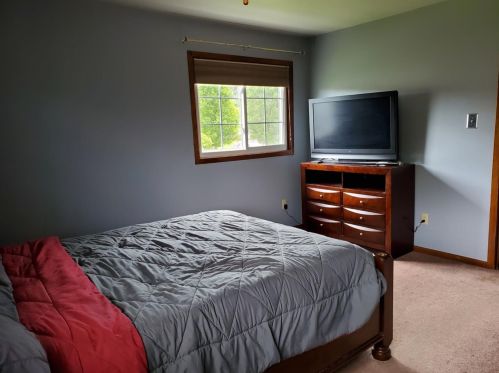 423 Saginaw Dr, Valpo IN 46385-8117 exterior