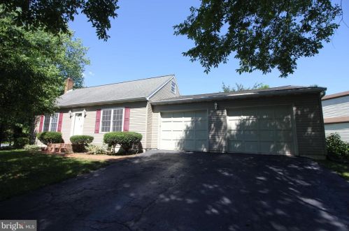 985 Martin Ln, Harrisburg, PA 17111-5034