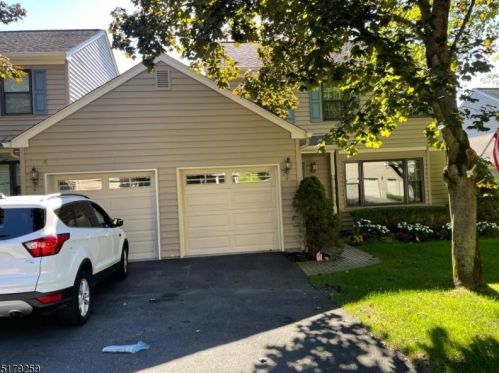 4 Forest Dale Dr, Morristown, NJ 07960-6788