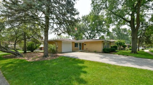 1291 Phoenix Dr, Des Plaines, IL 60018-1122
