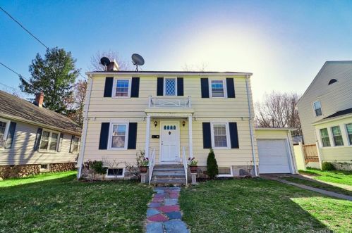 76 Lydia St, Waterbury, CT 06705-1112