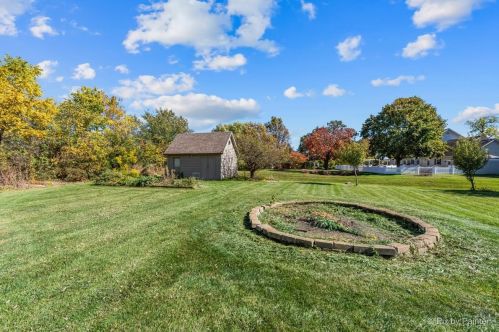 7 Crestview Dr, Oswego IL  60543-9475 exterior