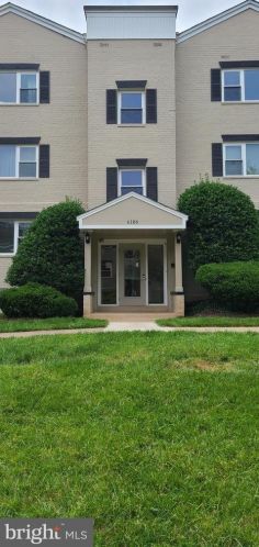 6186 Greenwood Dr, Falls Church, VA 22044-2555