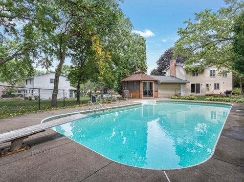 2427 Farrington Cir, Saint Paul, MN 55113-3608
