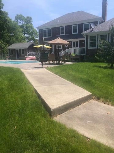 6 Yarmouth Dr, Westerly, RI 02891-3670