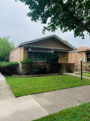 8861 Beverly Ave, Chicago, IL 60620-5421