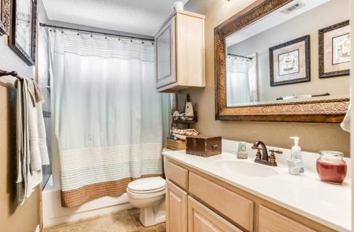 2210 Meadowstone Dr, Carrollton TX 75006-2642 exterior