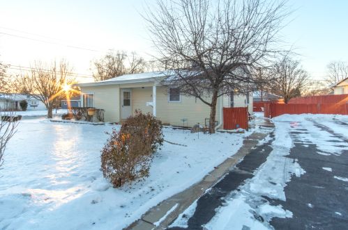 130 Hazard Rd, Carpentersville, IL 60110-2245