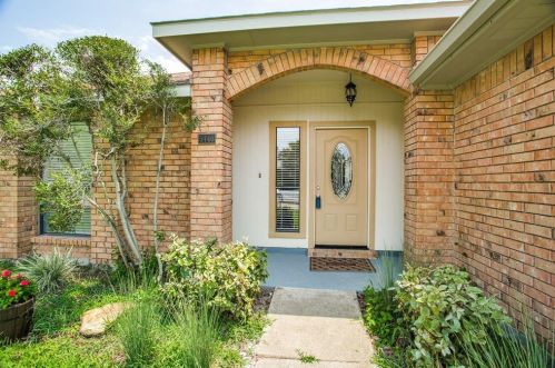 5446 Meadow Vista Ln, Garland TX  75043-6517 exterior