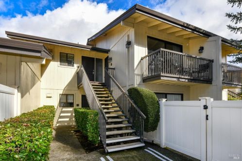 660 Cottage Dr, Fairfield CA  94558-1212 exterior