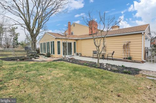 966 Mccosh St, Hanover PA 17331-1833 exterior