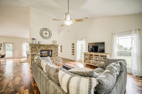101 Sharp Mountain Crk, Ball Ground, GA 30107-3886