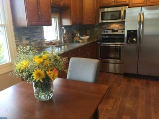 44 Balsam Rd, Levittown PA  19057-3010 exterior