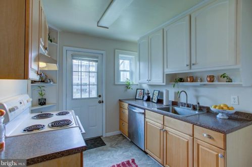 555 Burrowes Ave, Lancaster PA  17602-2120 exterior