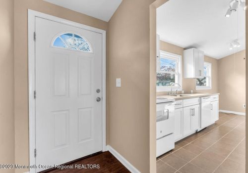 32 Fleetwood Dr, Hazlet, NJ 07730-2334