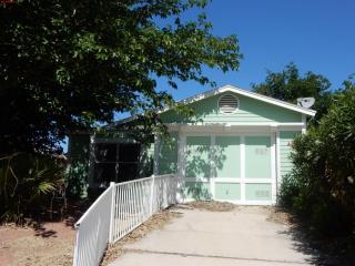 517 Grimsby Ave, Henderson, NV 89014-3929