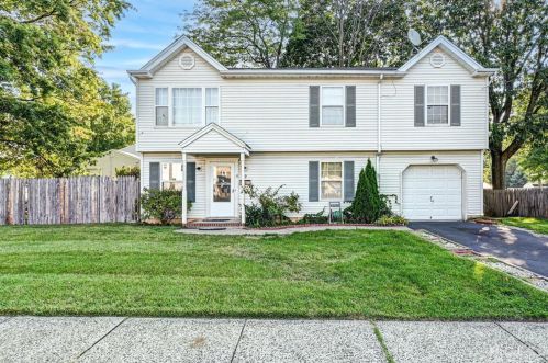 29 Vine St, Perth Amboy, NJ 08863-1556