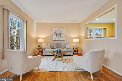 9048 Saffron Ln, Silver Spring MD 20901-4272 exterior