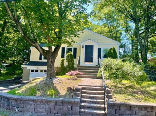 18 Frazer Rd, Parsippany, NJ 07834-2118